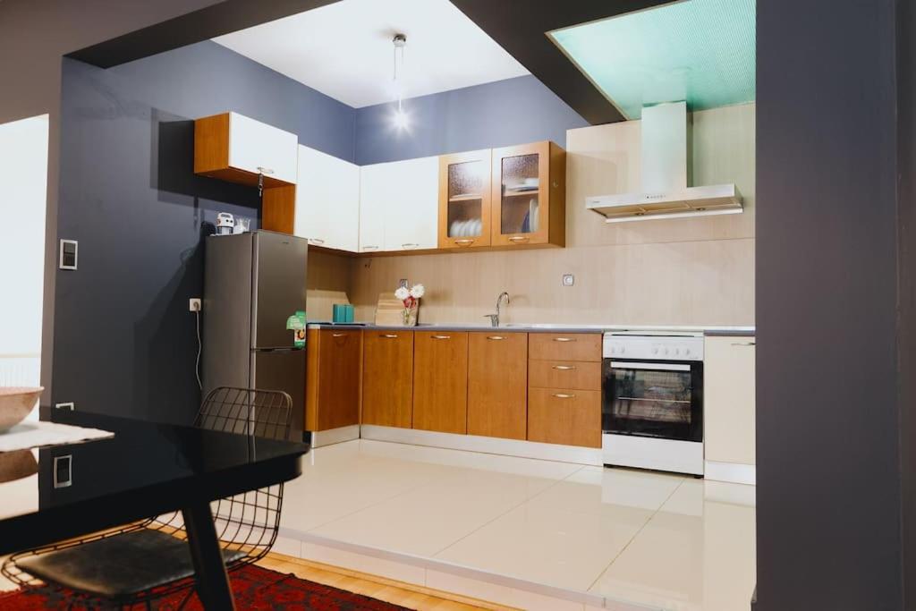 Cosy & Spacious Central Apartment Комотини Екстериор снимка